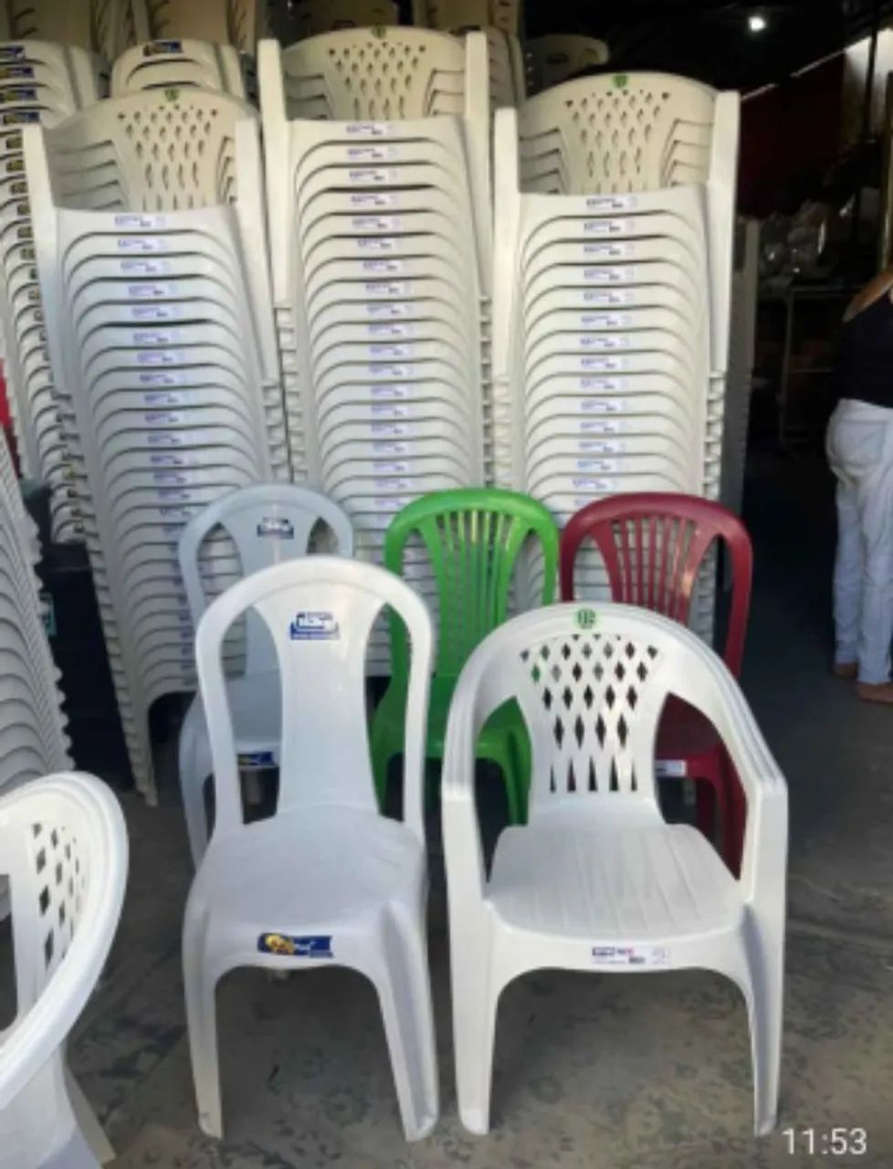 Cadeiras de braço novas e resistente  - Foto 2