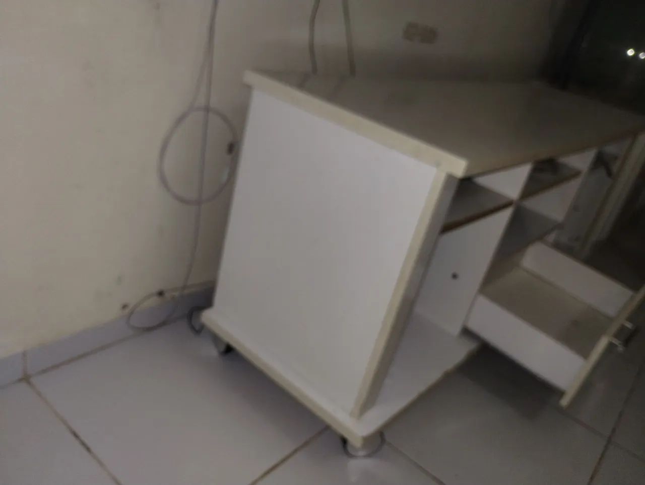 Rack TV Branco com Gaveta e Rodinhas - Foto 4