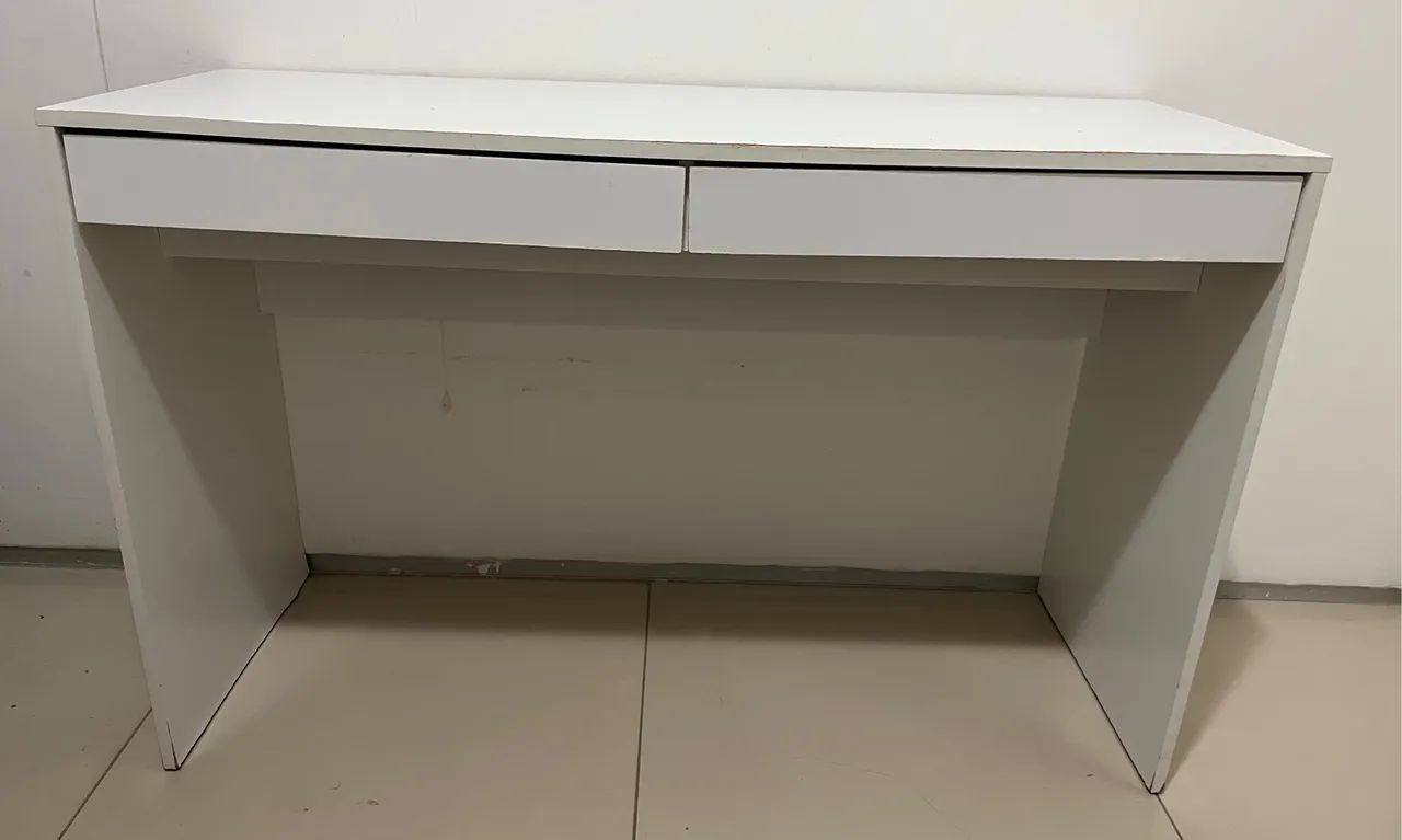 Escrivaninha branca com 2 gavetas - R$140