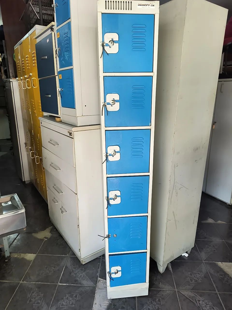 Armário 6 portas de aço 
