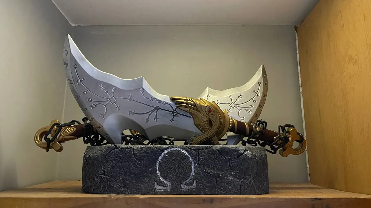 Lâminas do caos com suporte e dois FUNKO pop