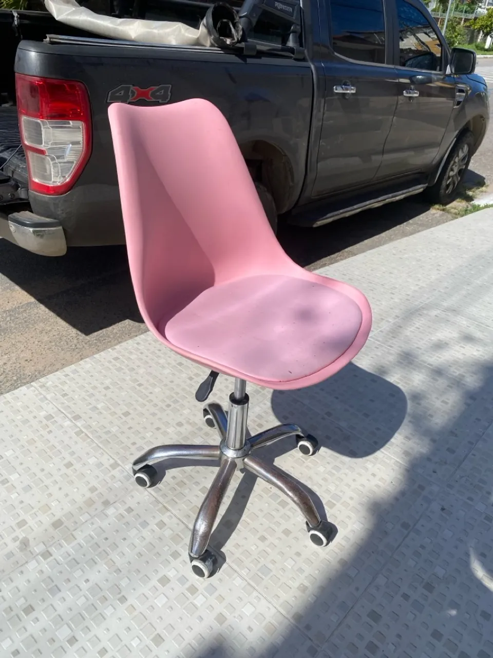 Cadeira Giratória Rosa