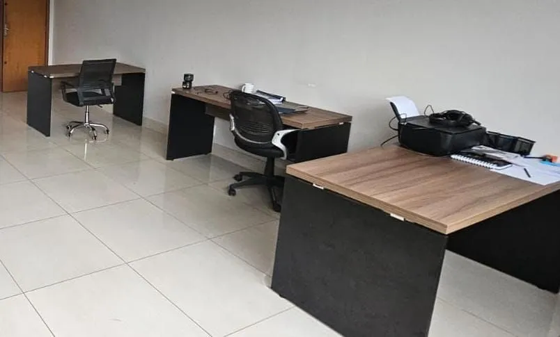 Conjunto de 4 Escrivaninhas - Ótimo estado!