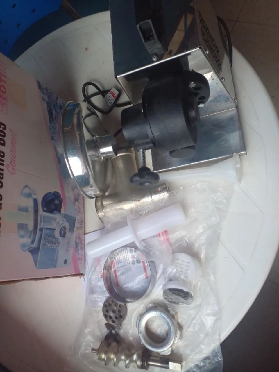 Moedor de carne e fabricante de massas.  - Foto 3