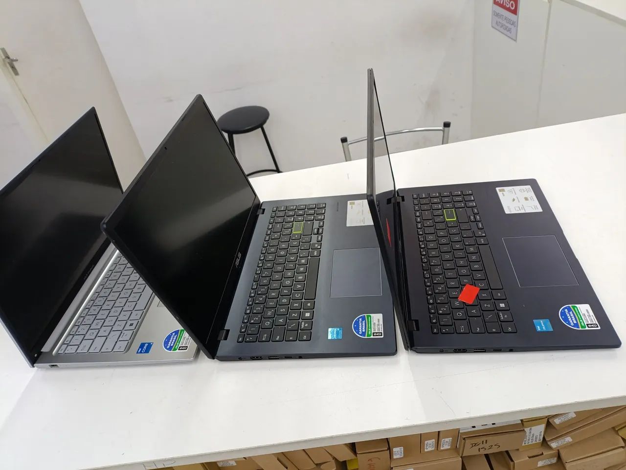 Lote de 3 Asus no estado sem carregador sem bateria  - Foto 2