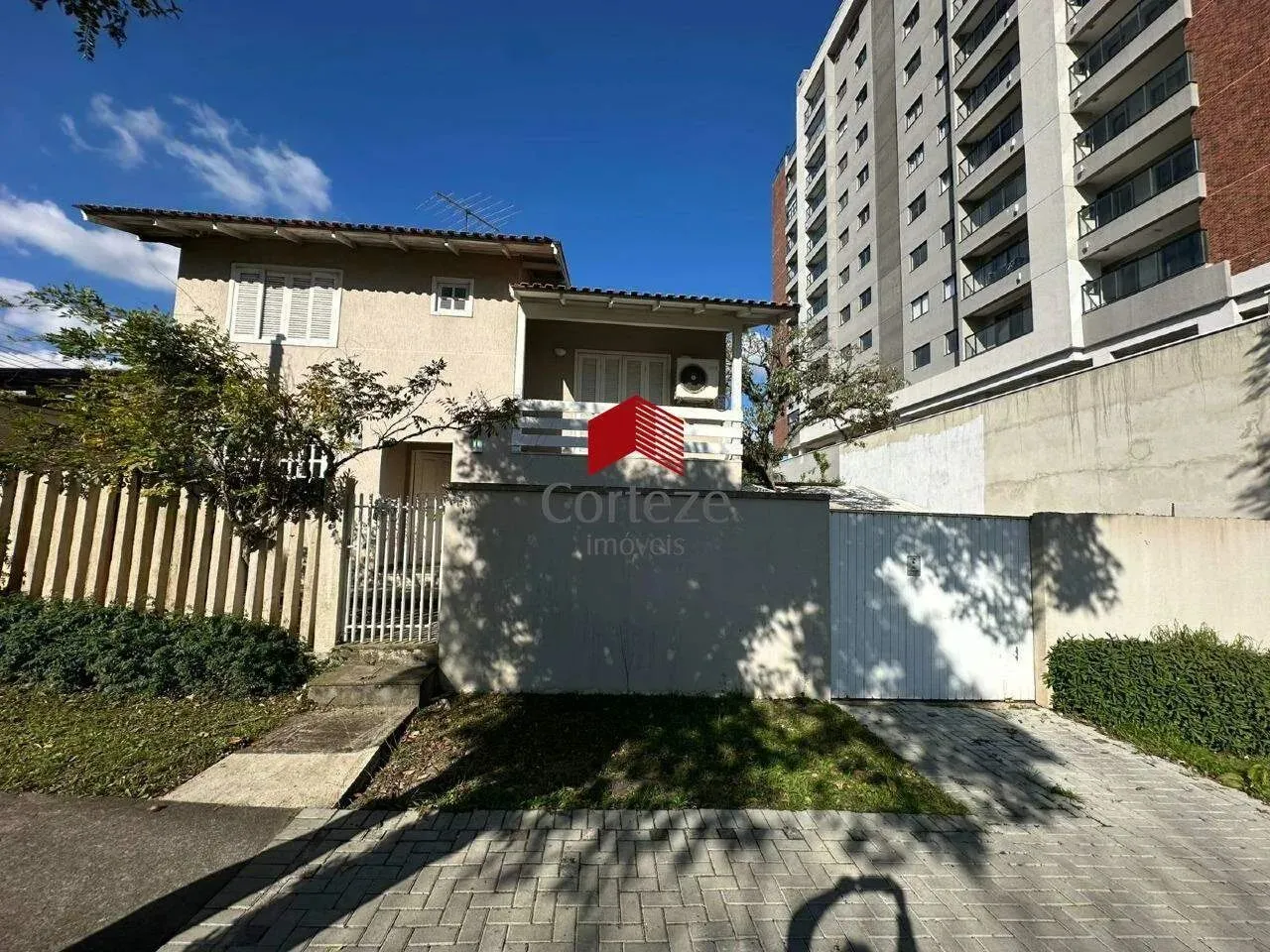 Sobrado com 203m² 3 quartos, para aluguel, no bairro Centro em São José dos Pinhais