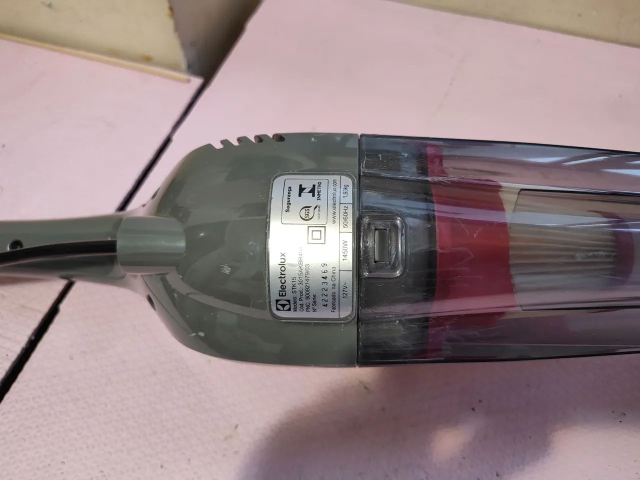 Aspirador Eletrolux vertical funciona perfeitamente 