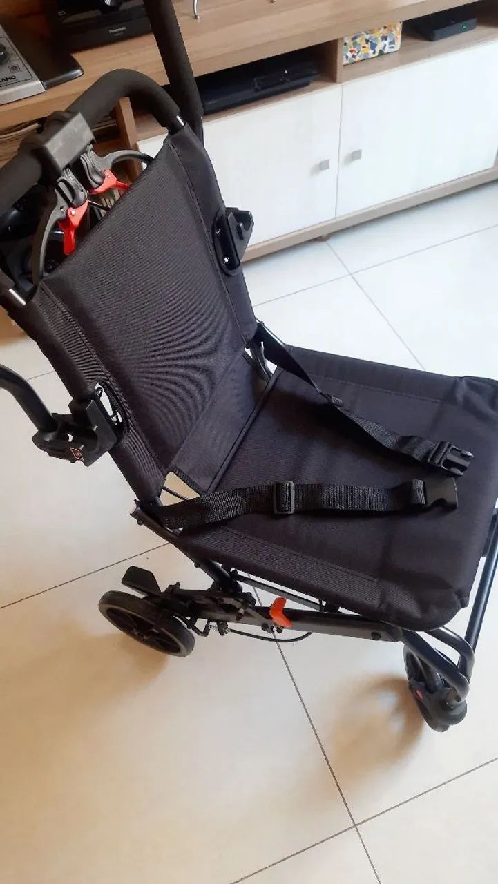 Cadeira de Transporte Dobrável Quase Nova - Oportunidade!