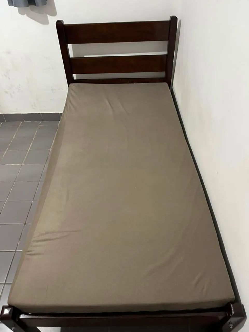 Cama solteirão de madeira com colchão - Foto 3
