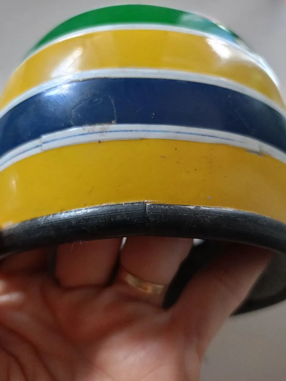 Mini capacete Ayrton Senna com desgaste do tempo  - Foto 4