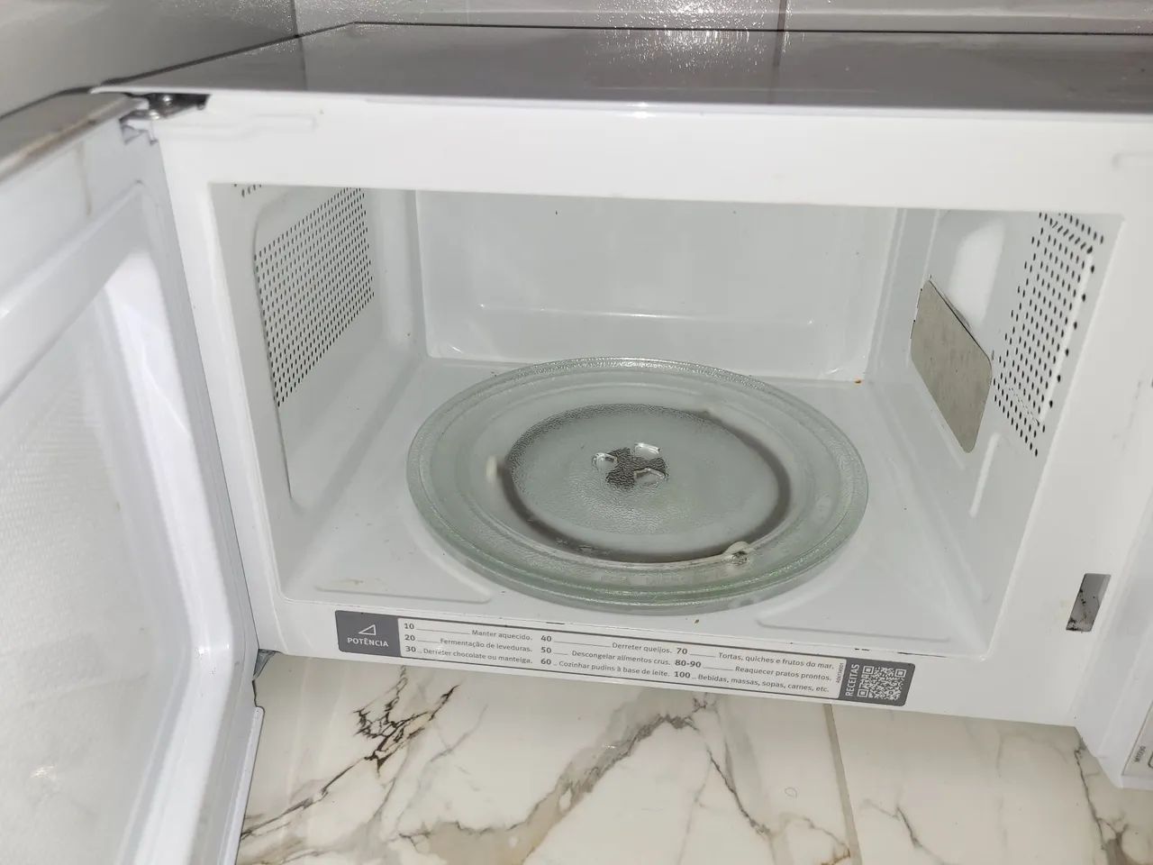 Microondas 20 litros  - Foto 2