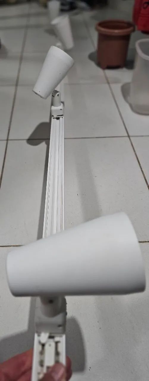 Trilho Led 4 Spots Direcionáveis Instalação Sobrepor Moderno 220v / 127v - Foto 3