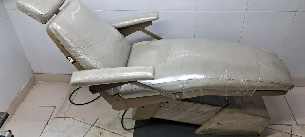 Cadeira Eletrônica muito para Trabalhar com Tatuagens ou corte de cabelo outras atividades - Foto 4