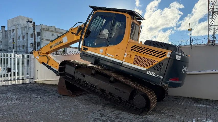 Escavadeira Hyundai R180-LC-9 - 2019 - 8.530 Horas - Otimo Estado - Foto 2