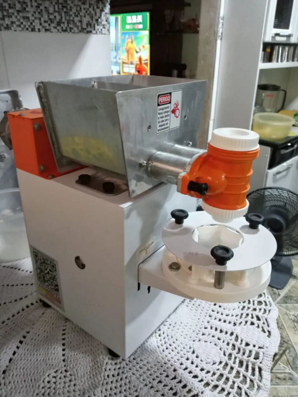 Máquina de modelar salgados 