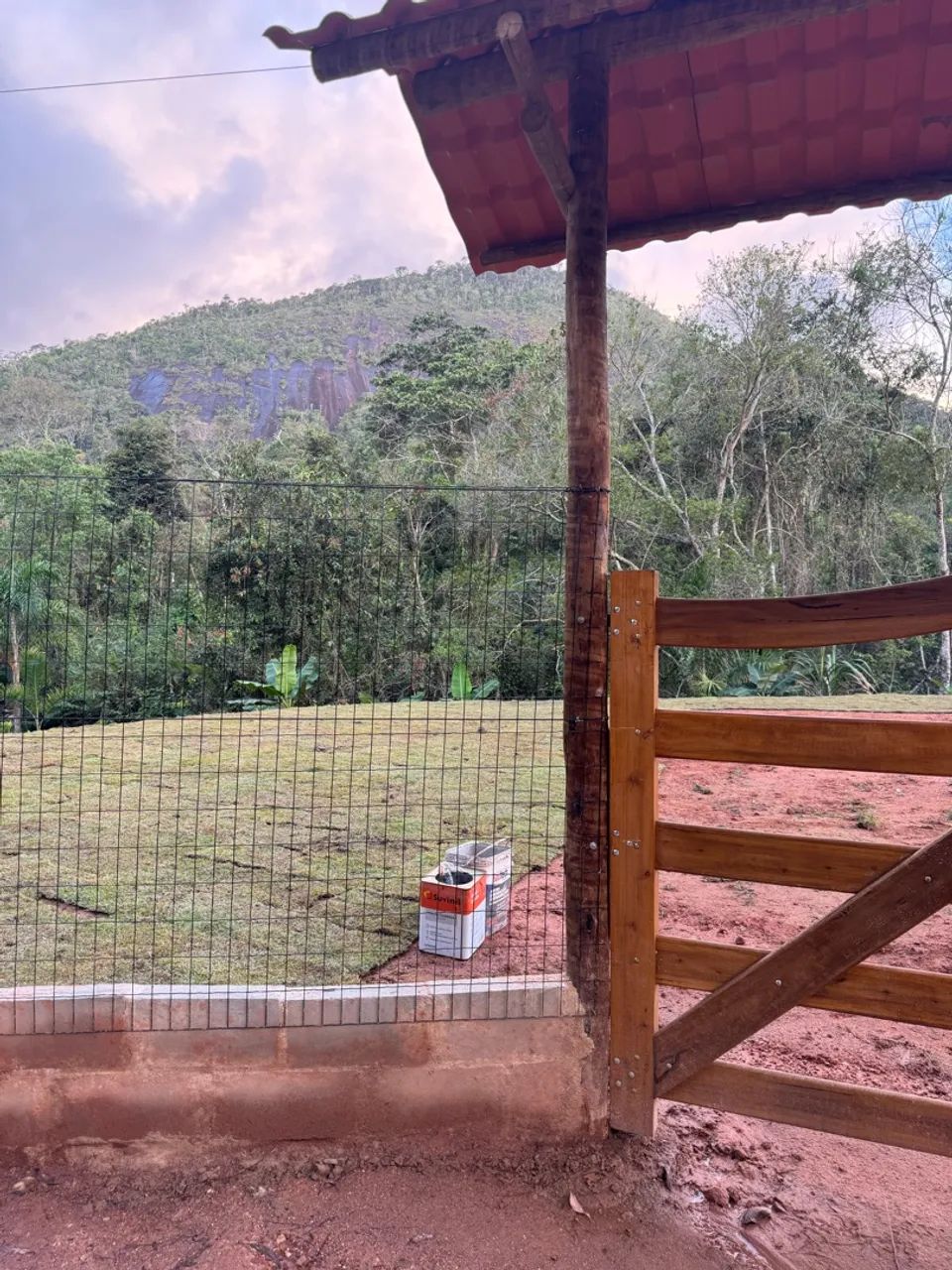 Sítio em Santa Leopoldina ( com corgo )