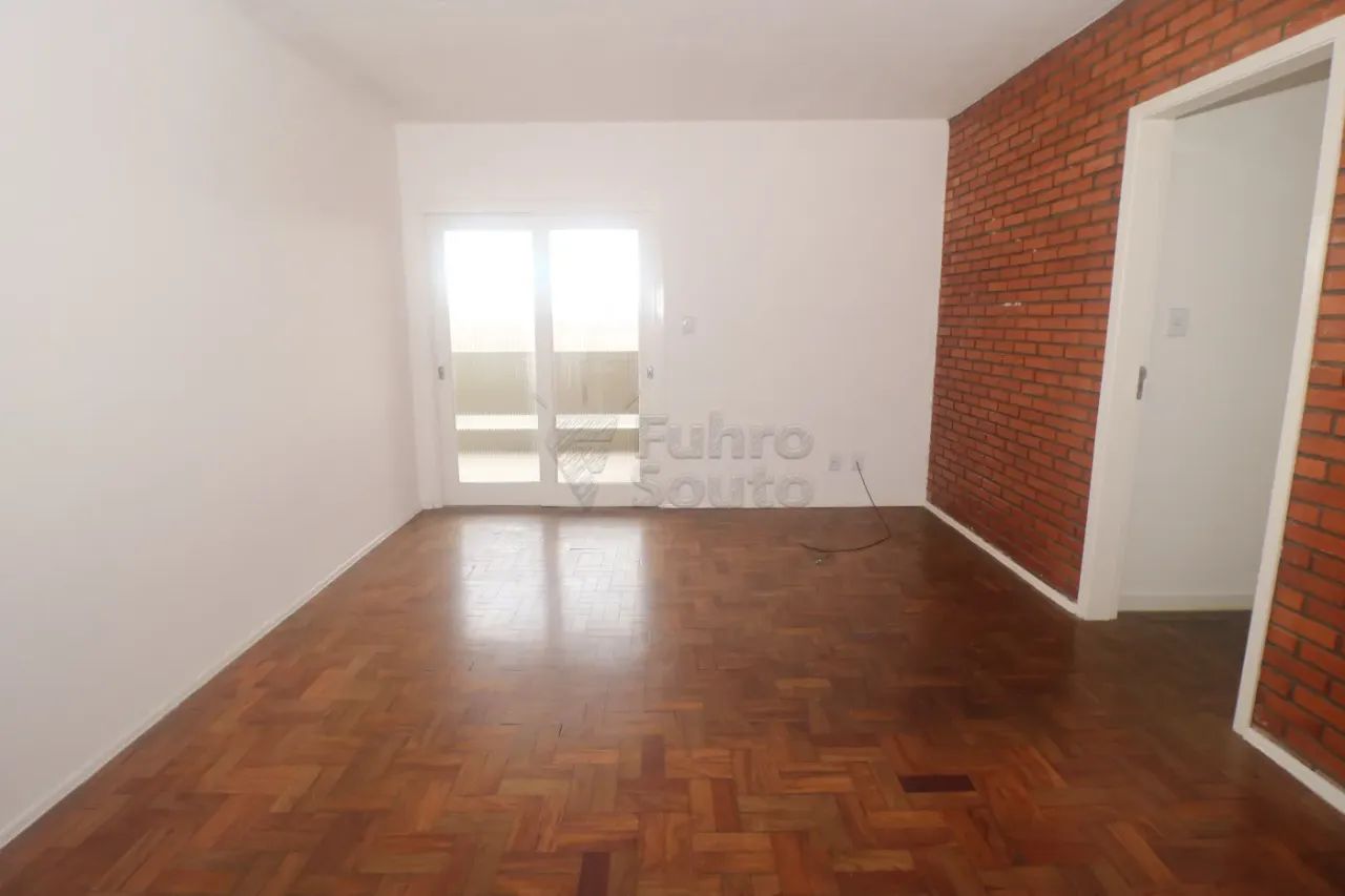 Amplo apartamento com 3 dormitórios, suíte e sacada no Condomínio Phoenix - Foto 2