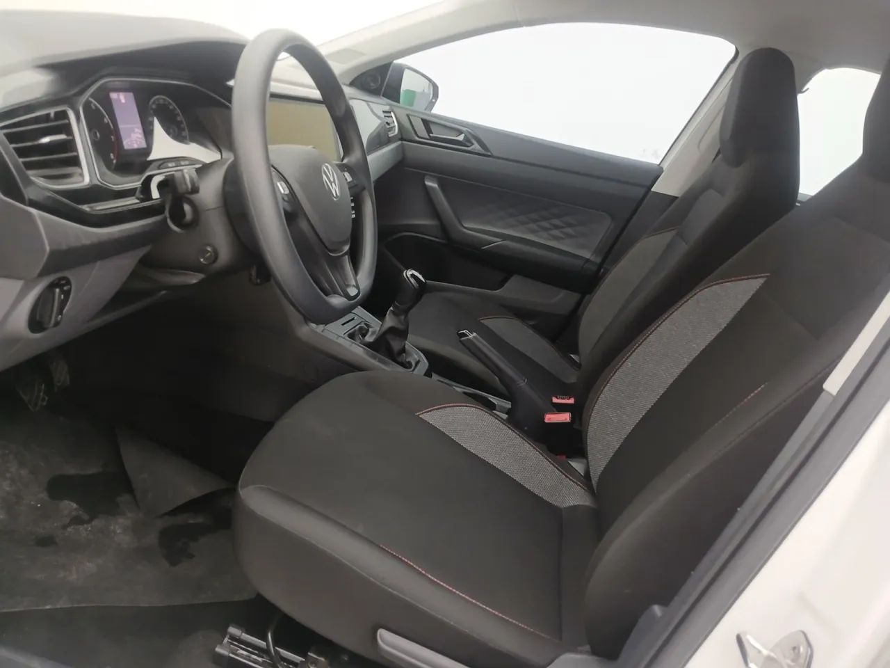 Volkswagen Polo Track 1.0 Flex 12V 5p, foto 16 de 18