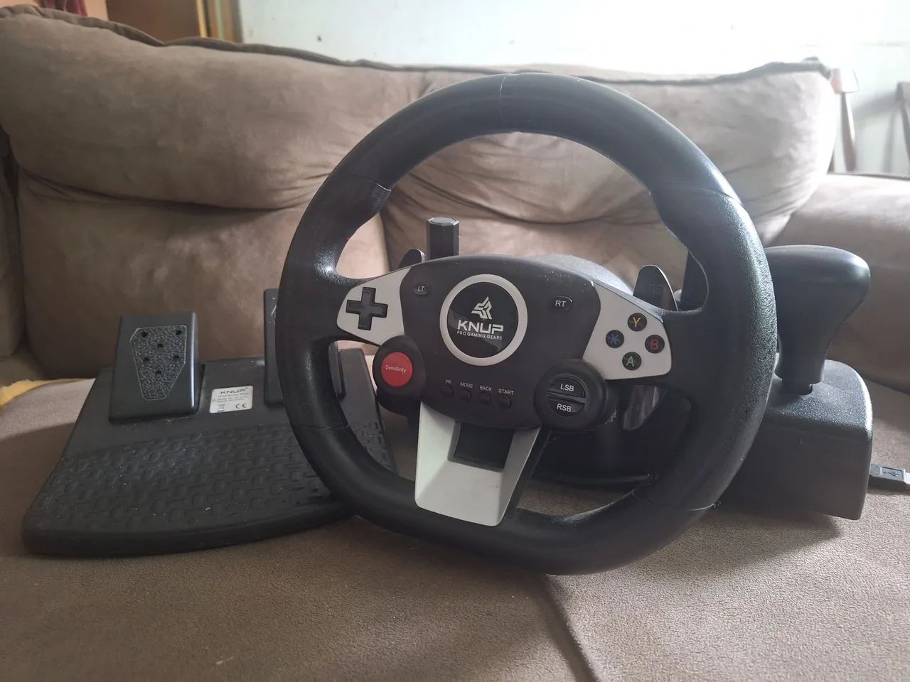 Volante e Pedais