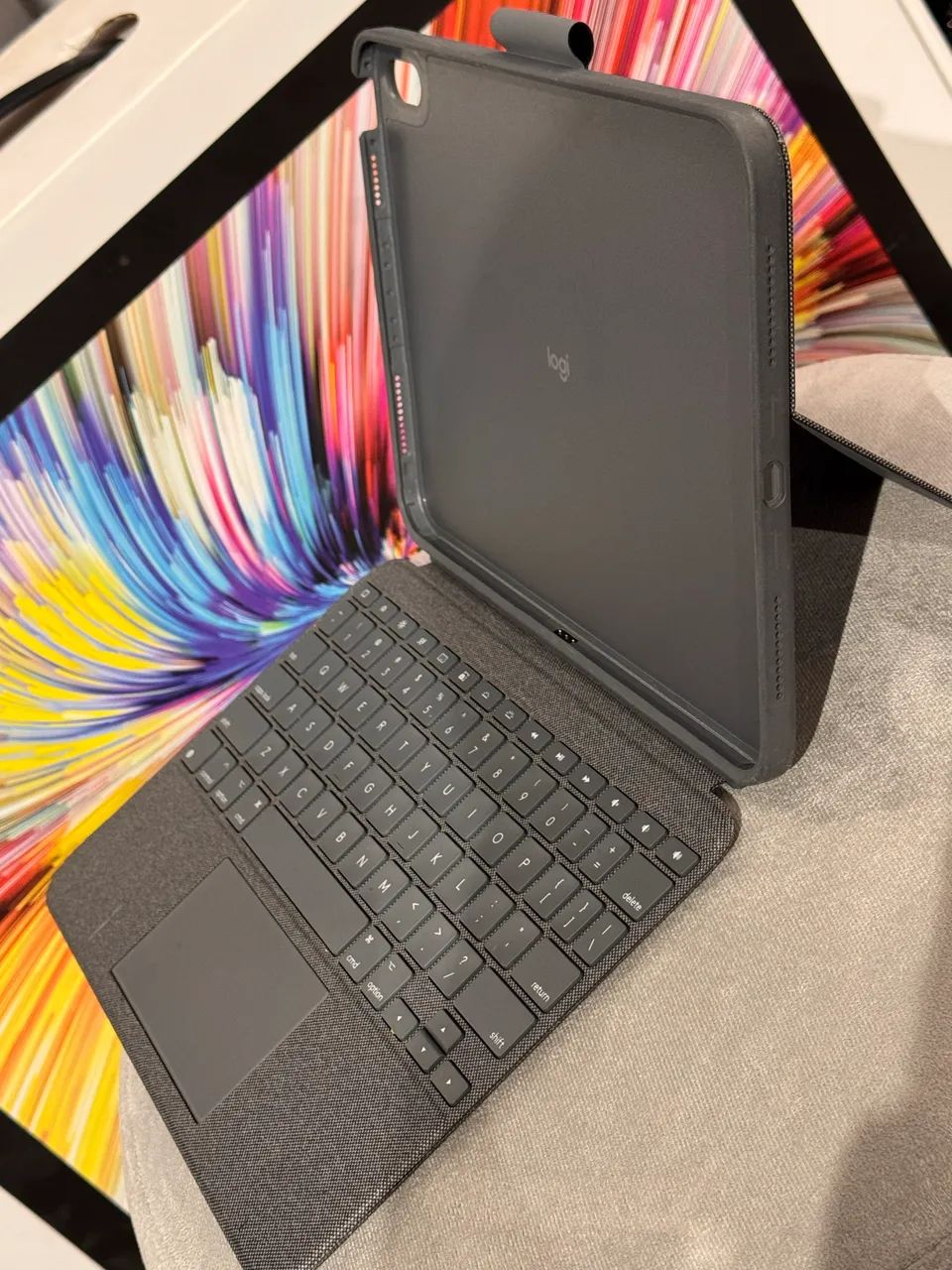 Teclado Logitech iPad 10 e 11 10.9" Combo Touch Retroiluminado  - Foto 4