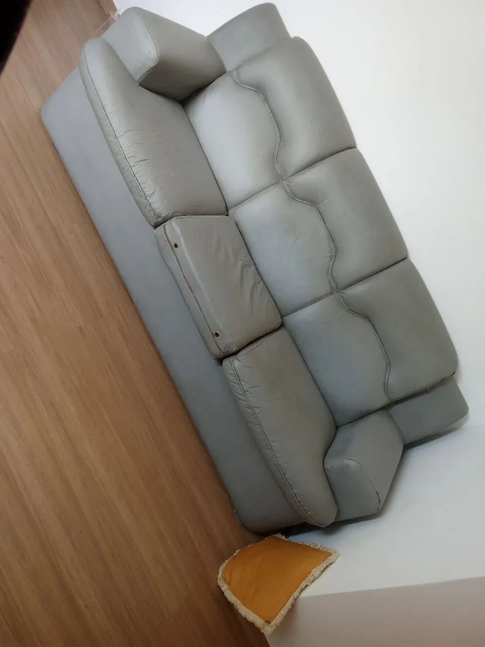 Vendo um sofá 100 Reais