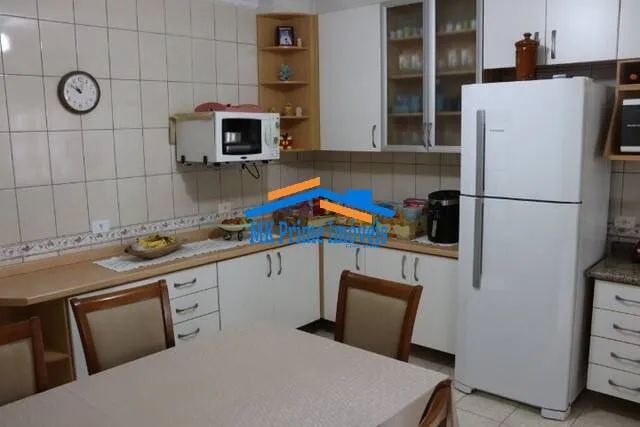 Excelente sobrado com 200m², com 5 dormitórios, em Quitaúna. - Foto 4