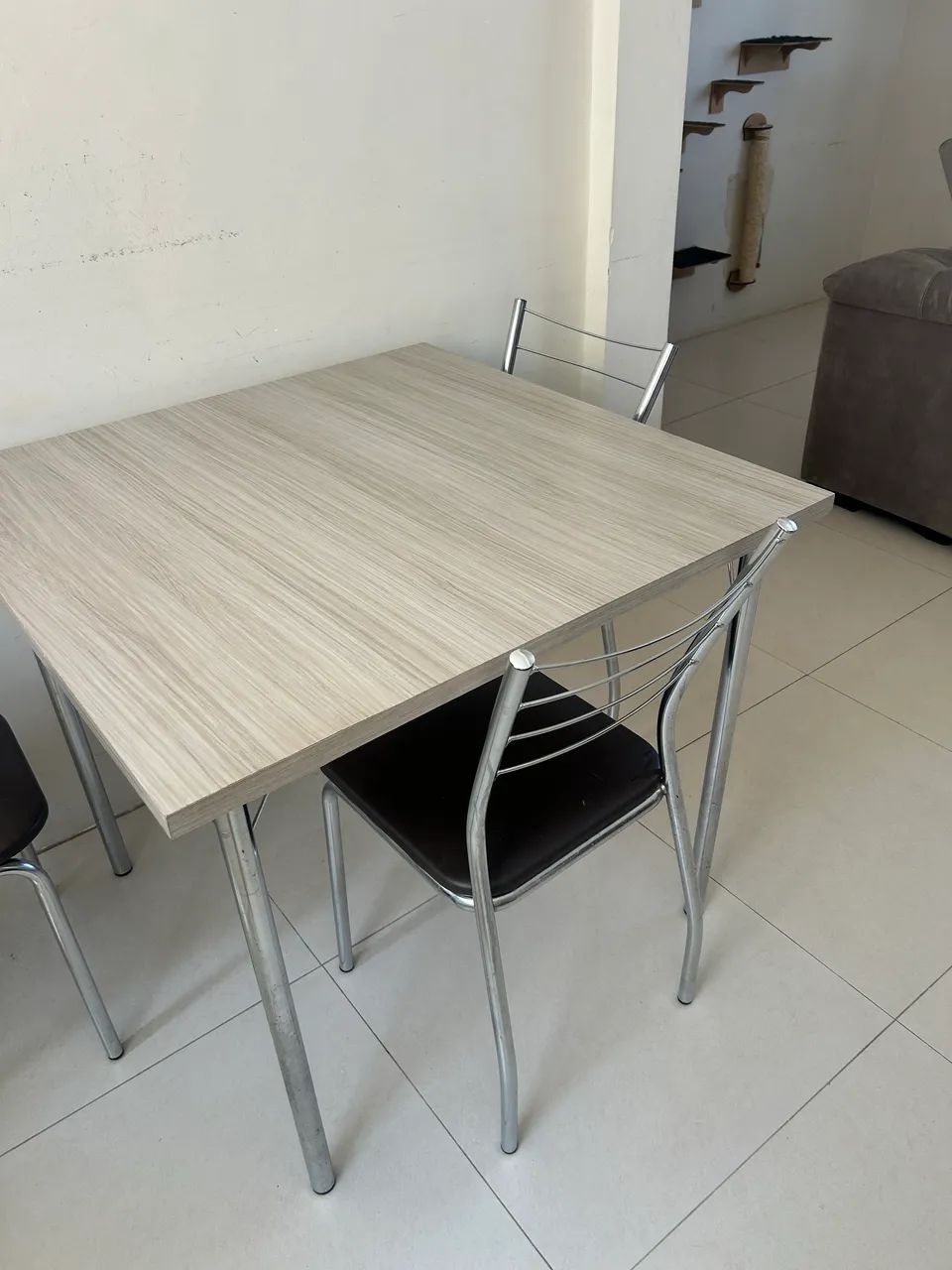 Mesa com 4 cadeiras