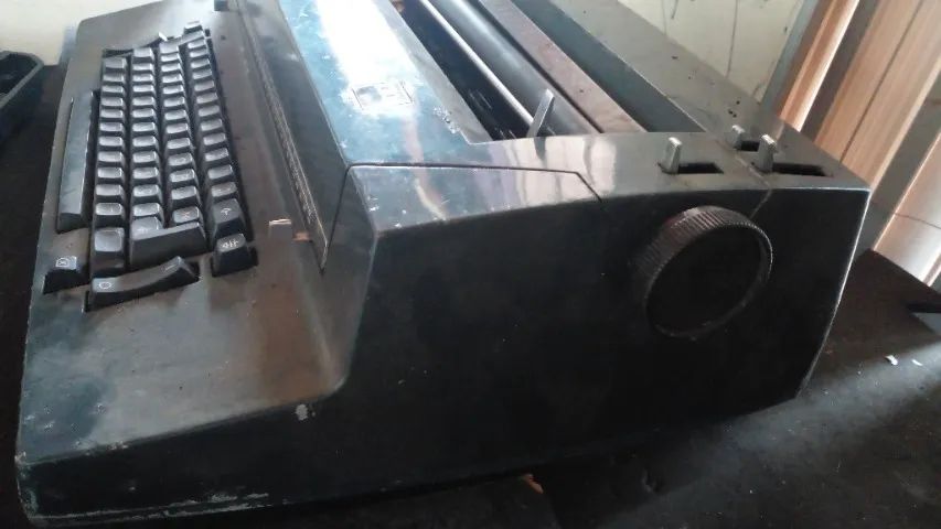 Máquina de datilografia elétrica  - Foto 5