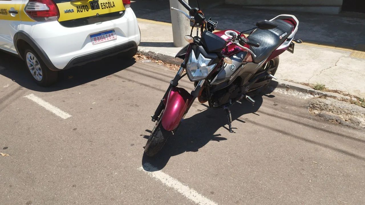 Fazer 250 ano 2017 Semi Nova Ótimo Estado 
