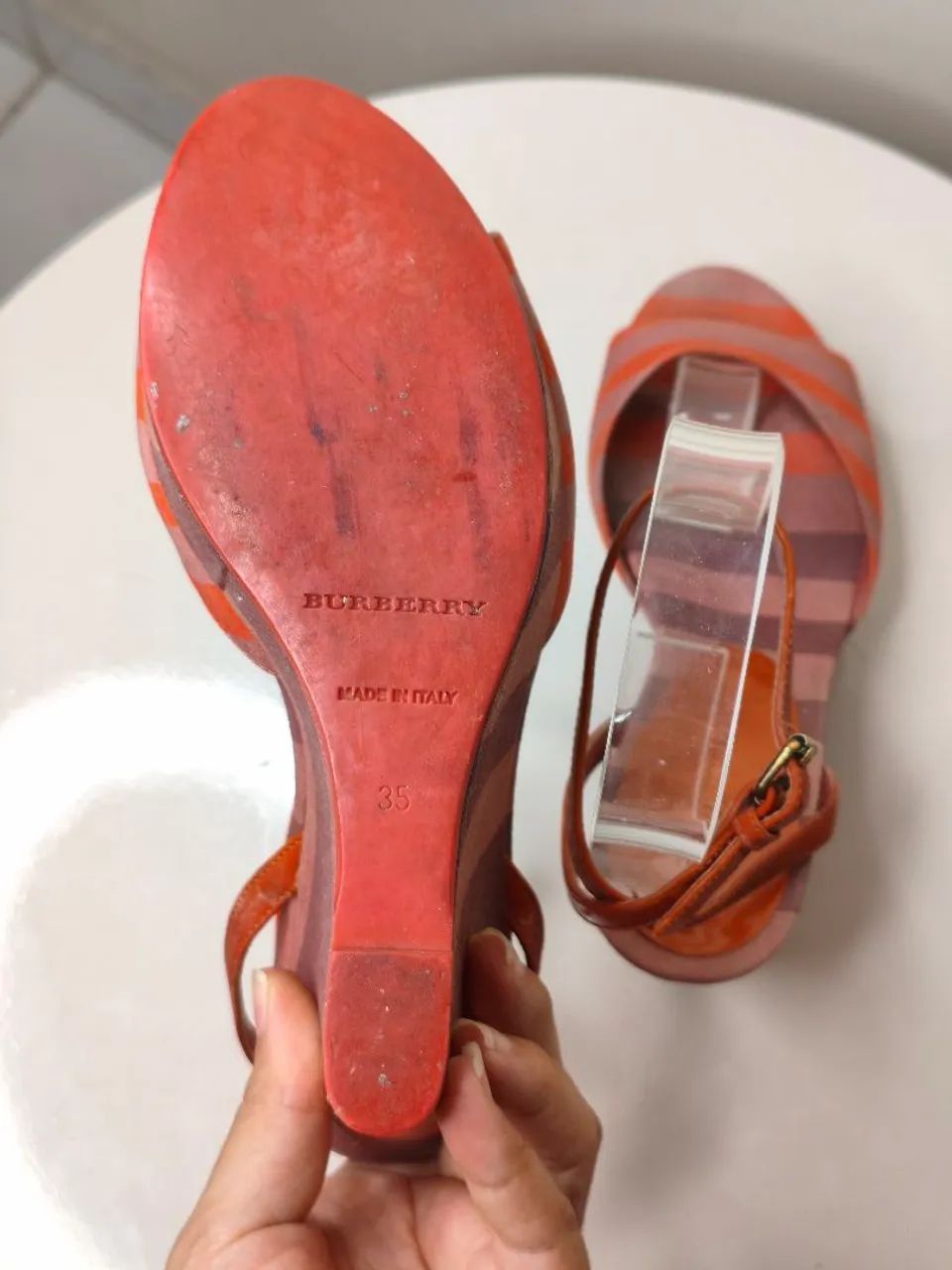 Sandália plataforma Burberry estampada listras Tam 34/35 - Foto 5
