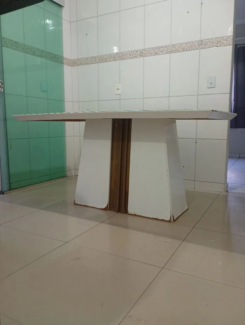 Mesa de jantar com tampo de vidro + 6 cadeiras - Foto 4