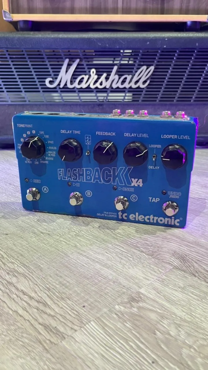 Pedal TC Electronic Flashback X4 Delay e Looper para Guitarra