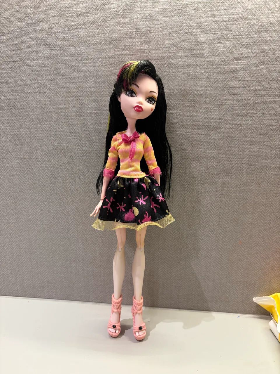 Draculaura Art Class