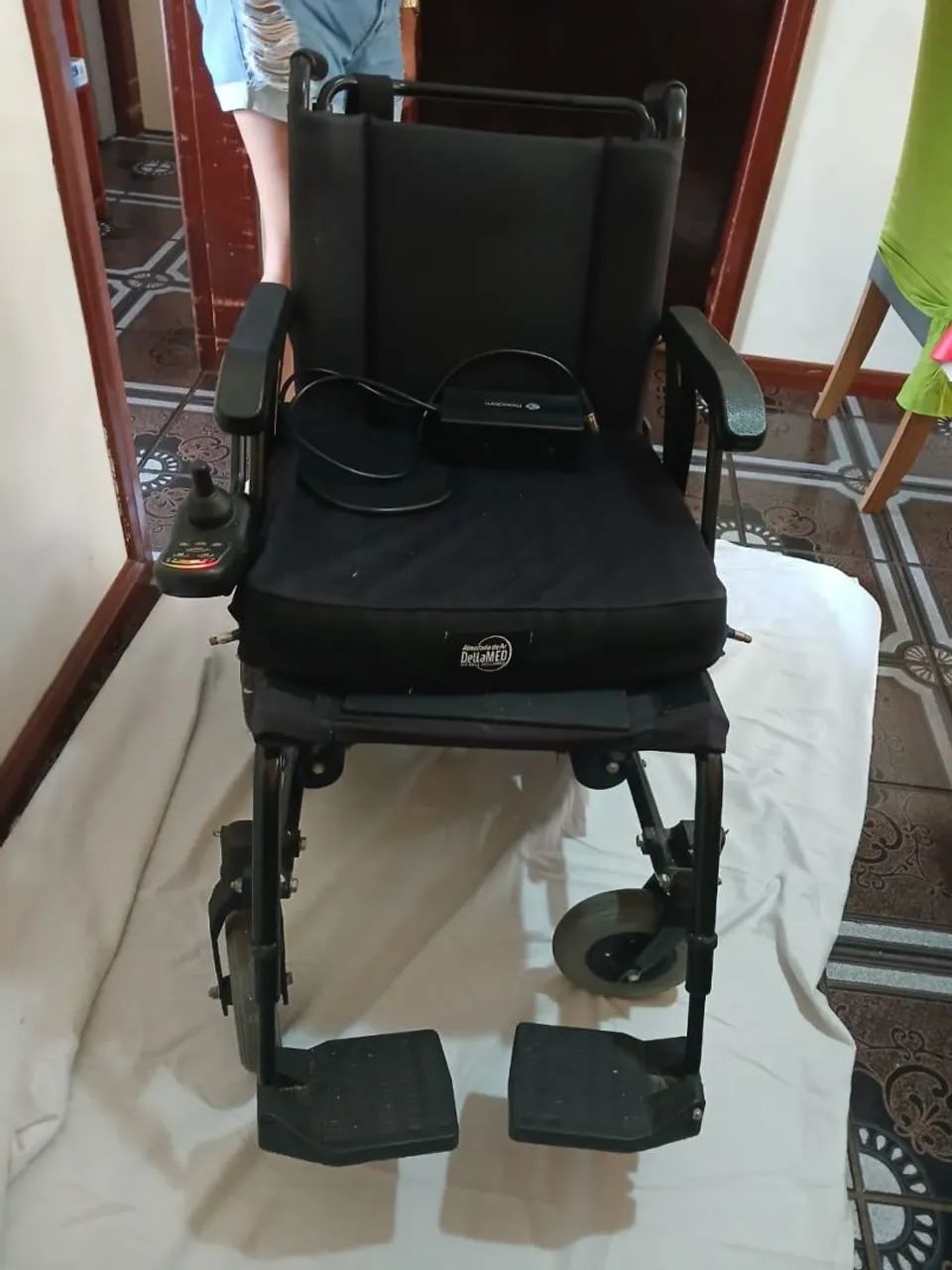Vendo cadeira de roda elétrica  - Foto 2