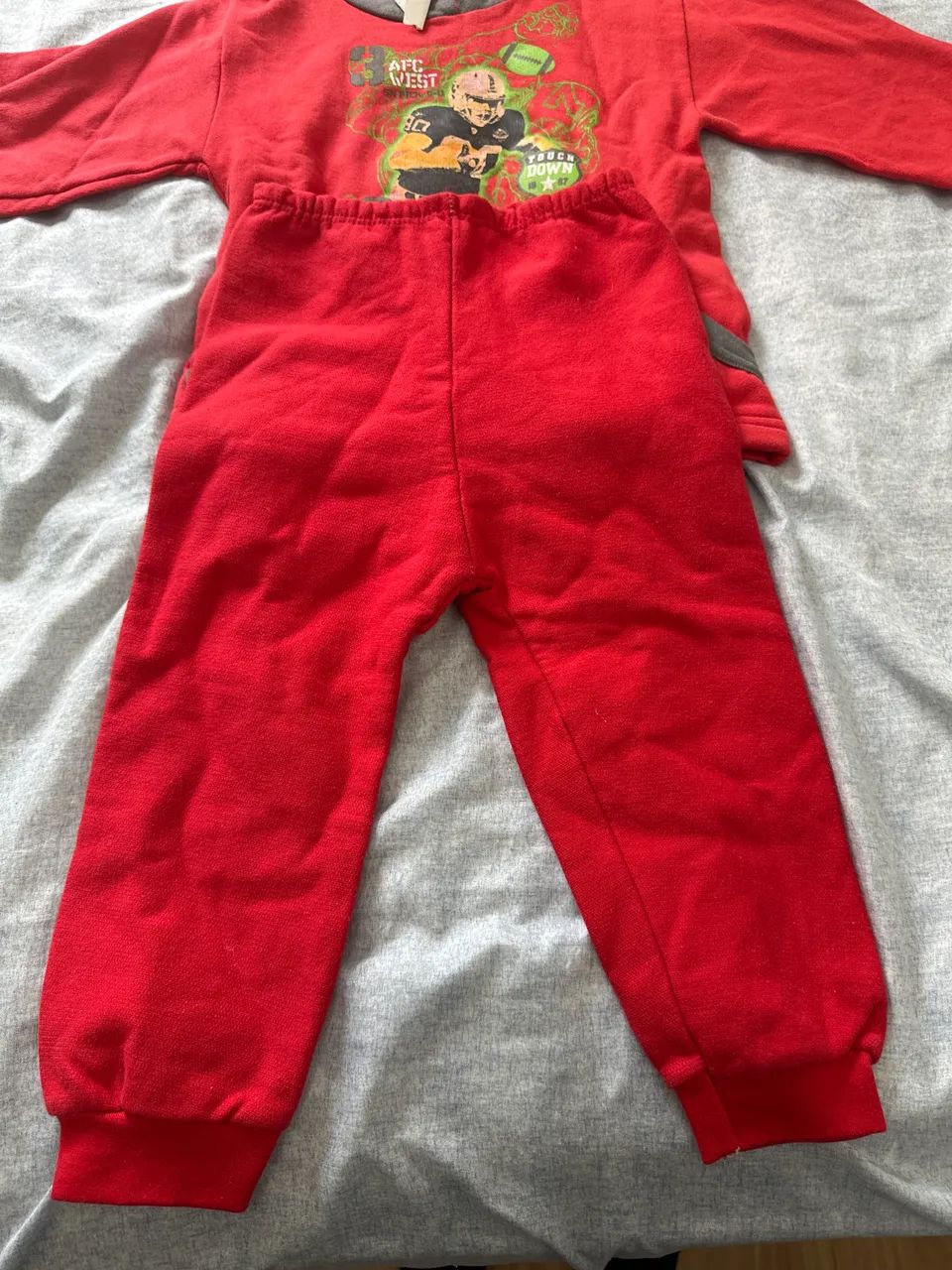 Conjunto moleton TAM 04 com capuz vermelho  - Foto 5