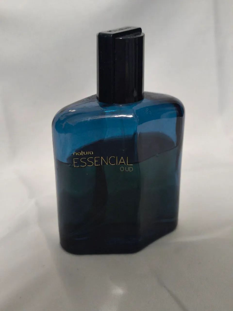 Perfume Natura Essencial Oud (frasco antigo)