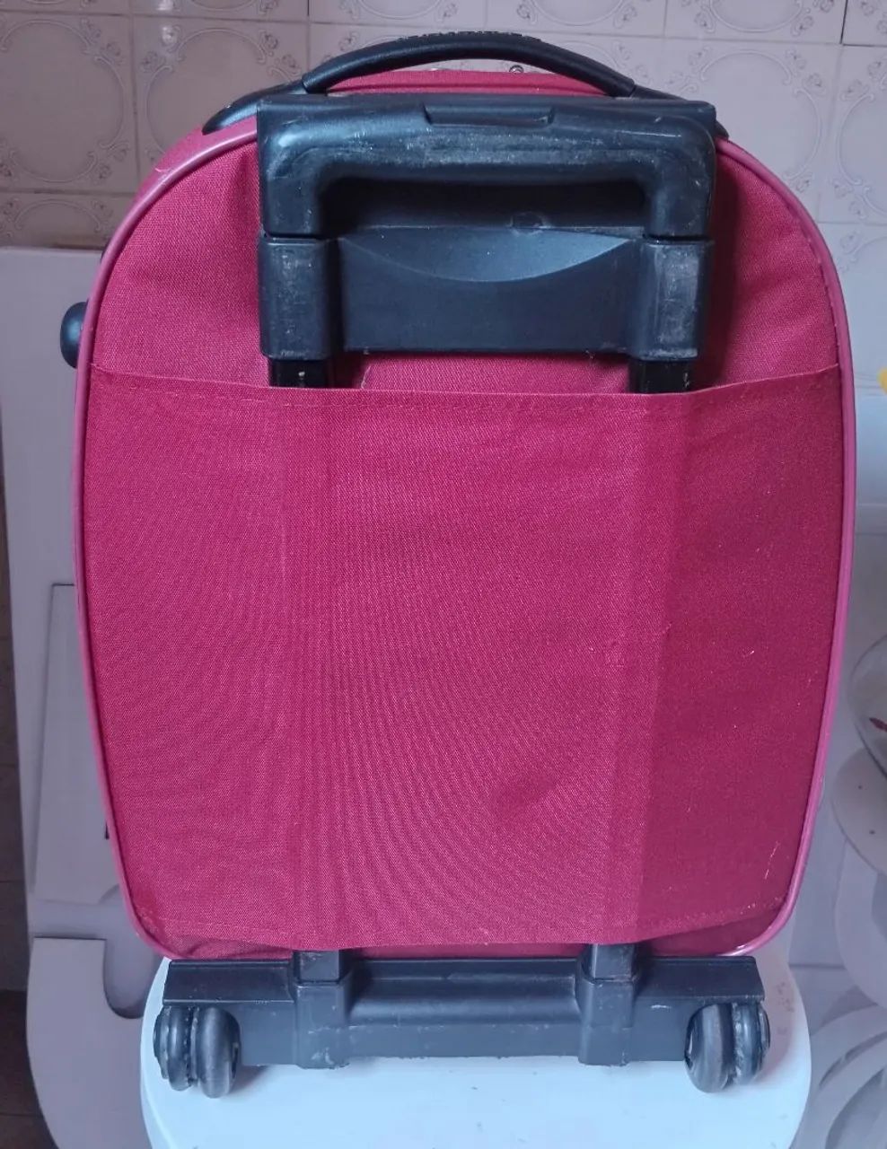 Vendo uma mala bem conservada valor 35 - Foto 2