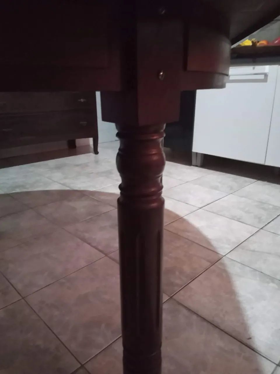 Mesa de jantar com cadeiras madeira nobre - Foto 4
