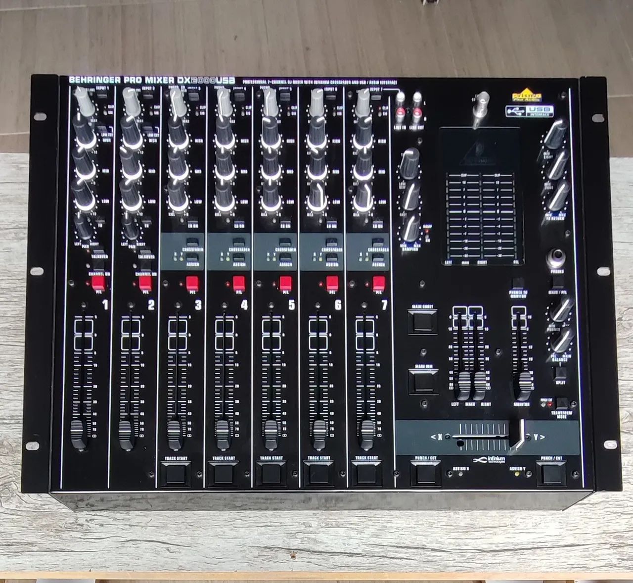 Mixer Behringer DX 2000