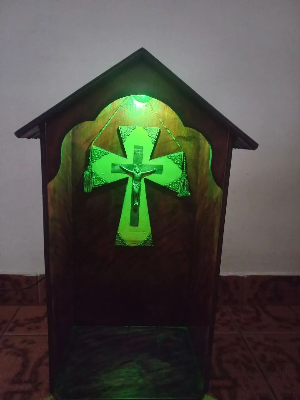 ANTIGO ORATÓRIO CAPELA MADEIRA COM ILUMINAÇÃO  - Foto 5