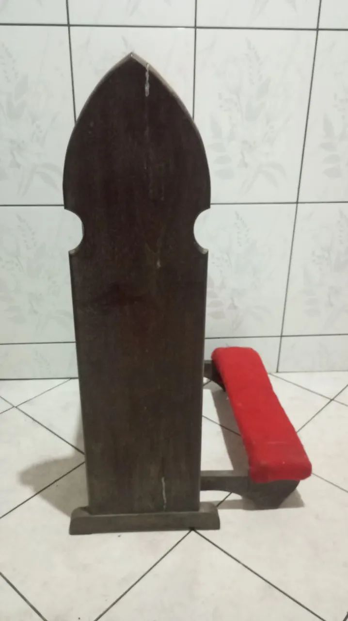 Genuflexório de madeira. - Foto 4
