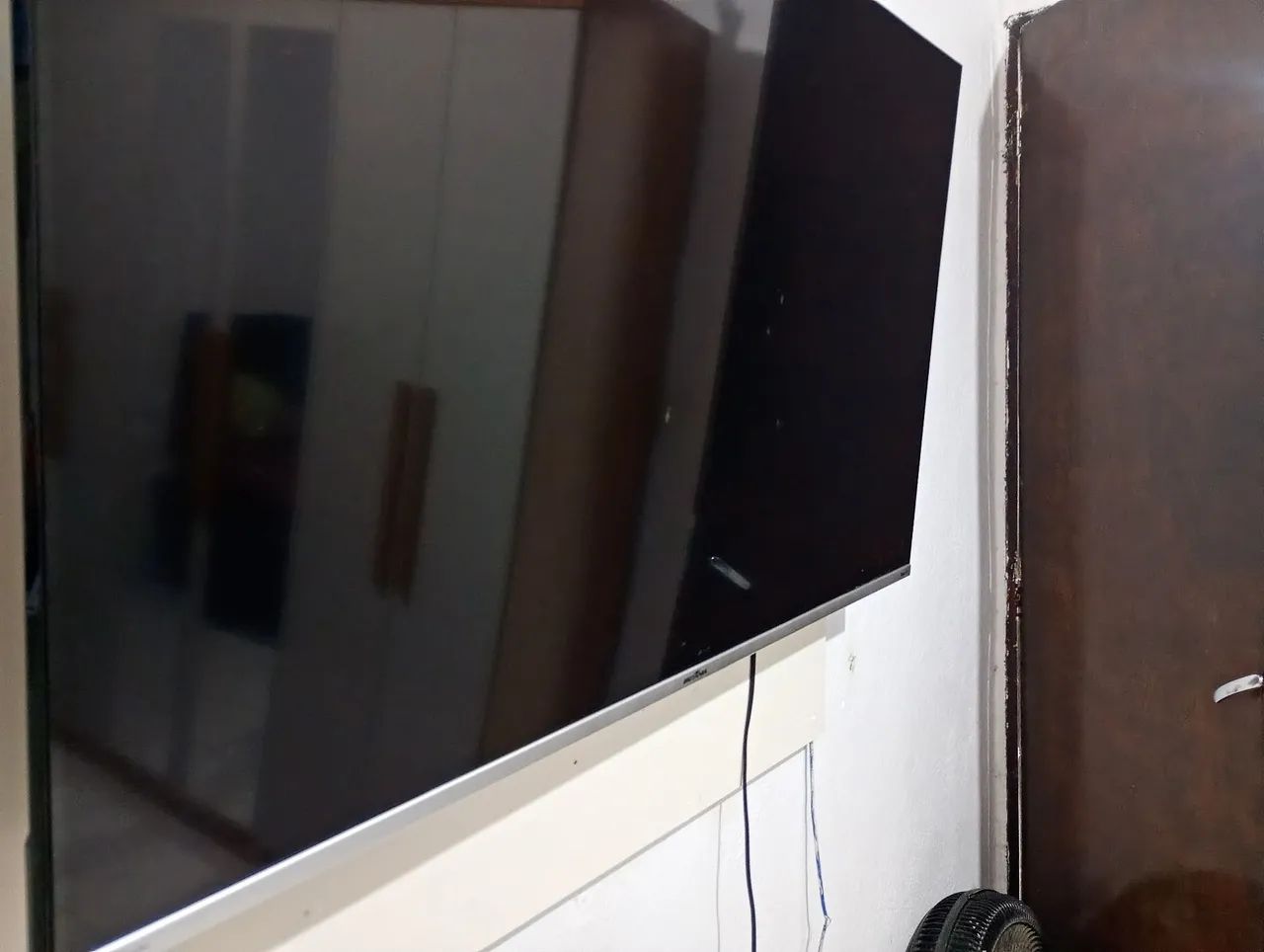 Vendo ou troco uma TV smart de 50 polegadas 4K pega uma TV smart menor com volta para mim - Foto 3