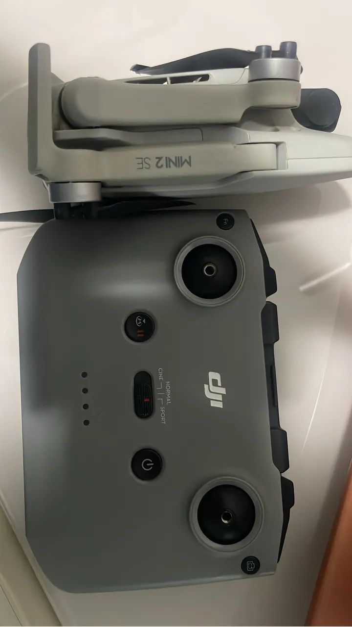 Drone DJI Mini 2 SE com o controle DJI RC-N1