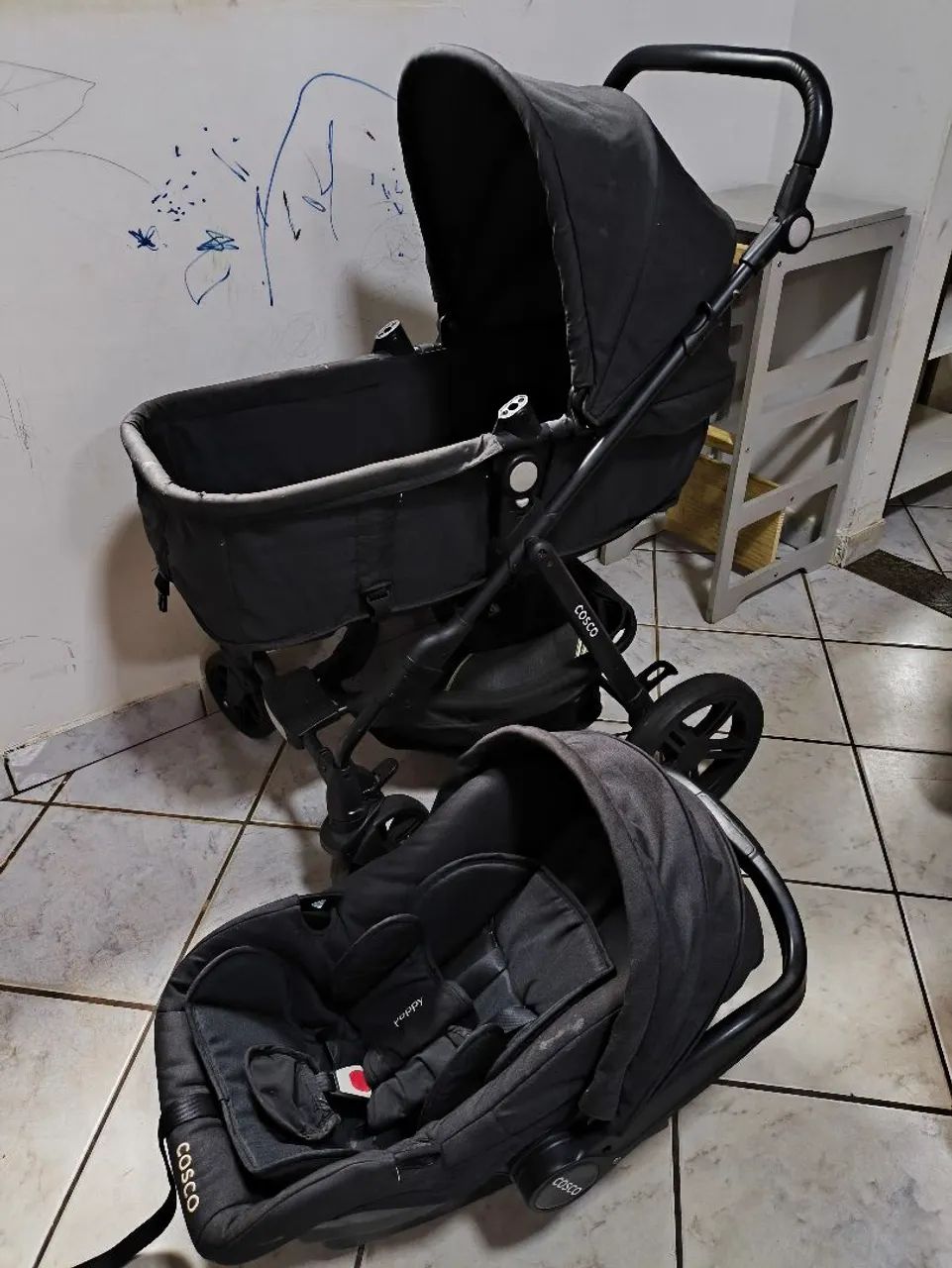 Kit carrinho Moisés e bebê conforto Cosco