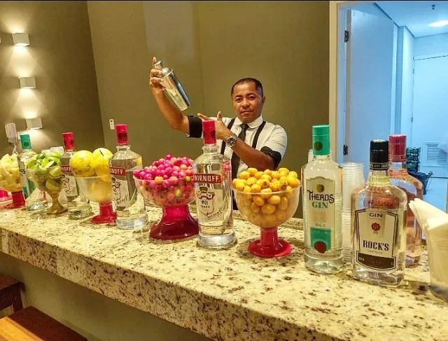 Serviço de garçom roska 71 9_8_3_9_9_7_9_0_4