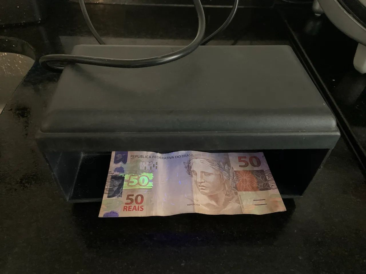 Aparelho para teste de nota falsa 