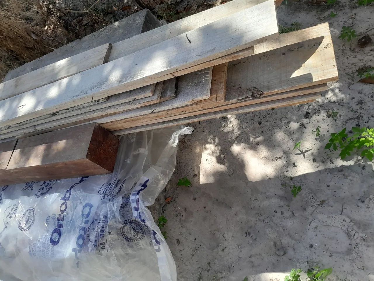 Tábuas usadas para construção  - Foto 3