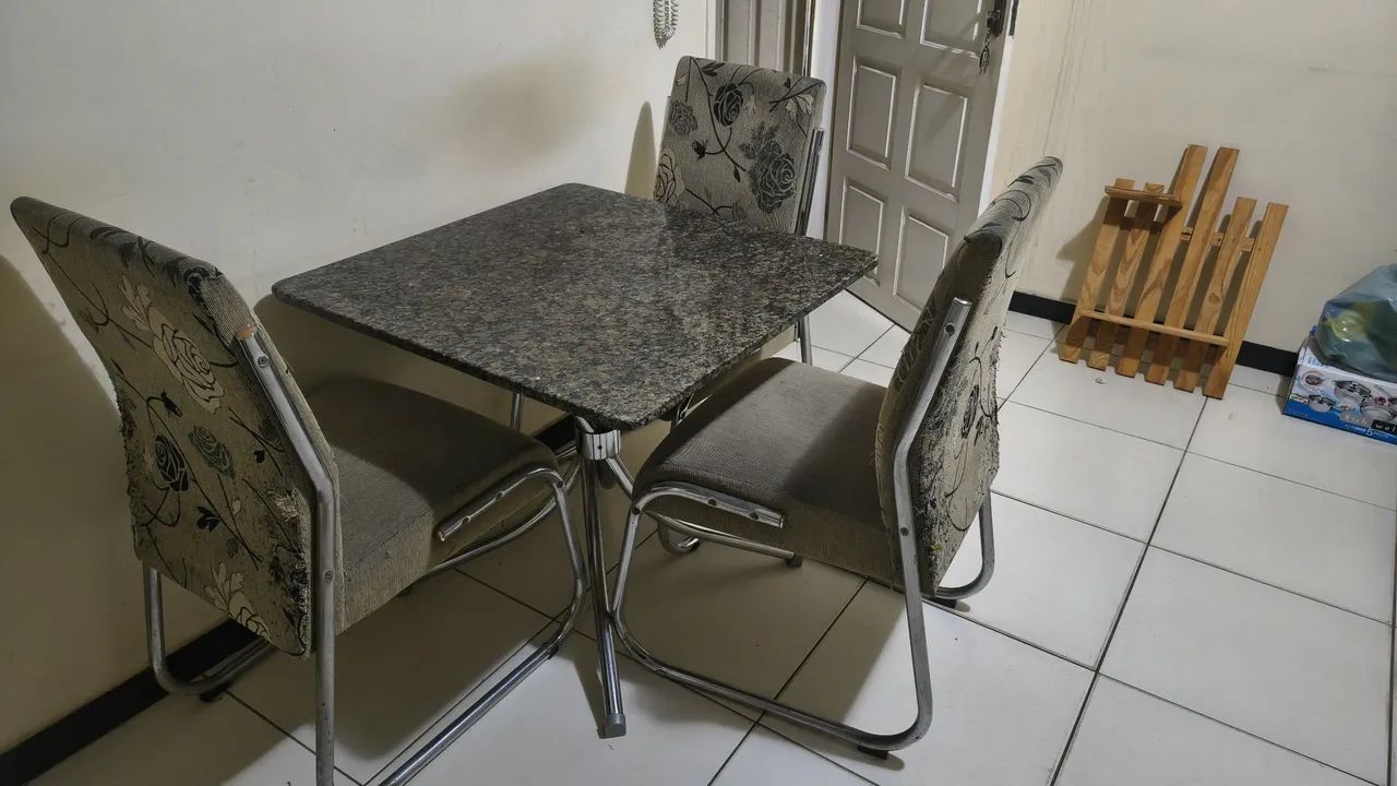 Messa com 04 cadeiras - Foto 2