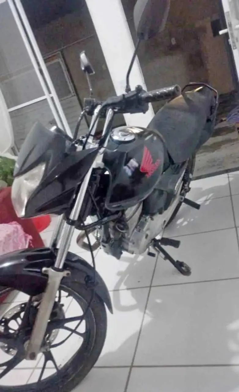 Vendo CG 150 modelo 2012