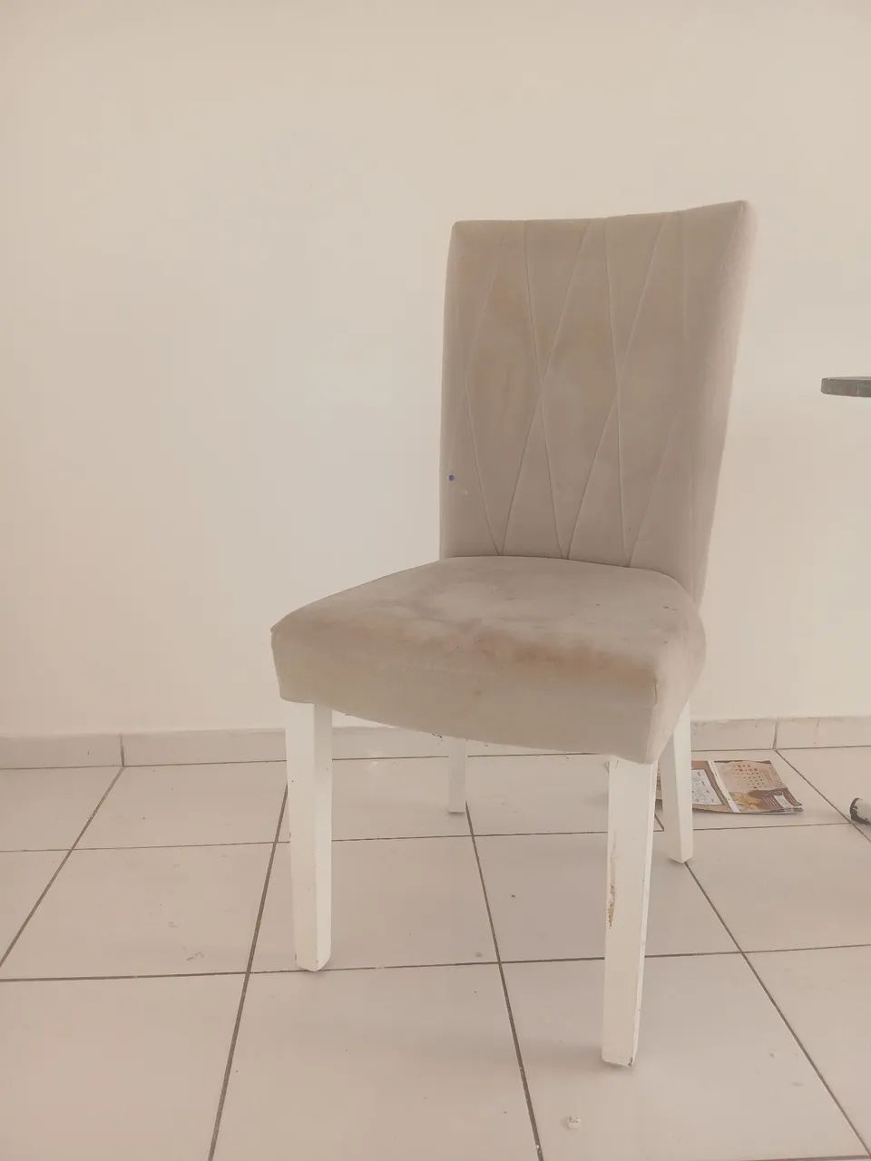 2 Cadeiras Estofadas de Encosto Alto - R$ 100 cada - Foto 3